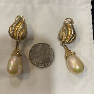 Vintage faux pearl drop earrings